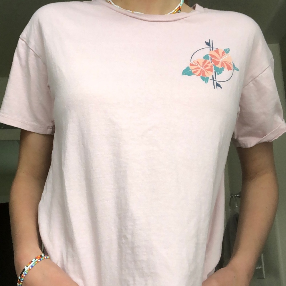 light pink t shirt